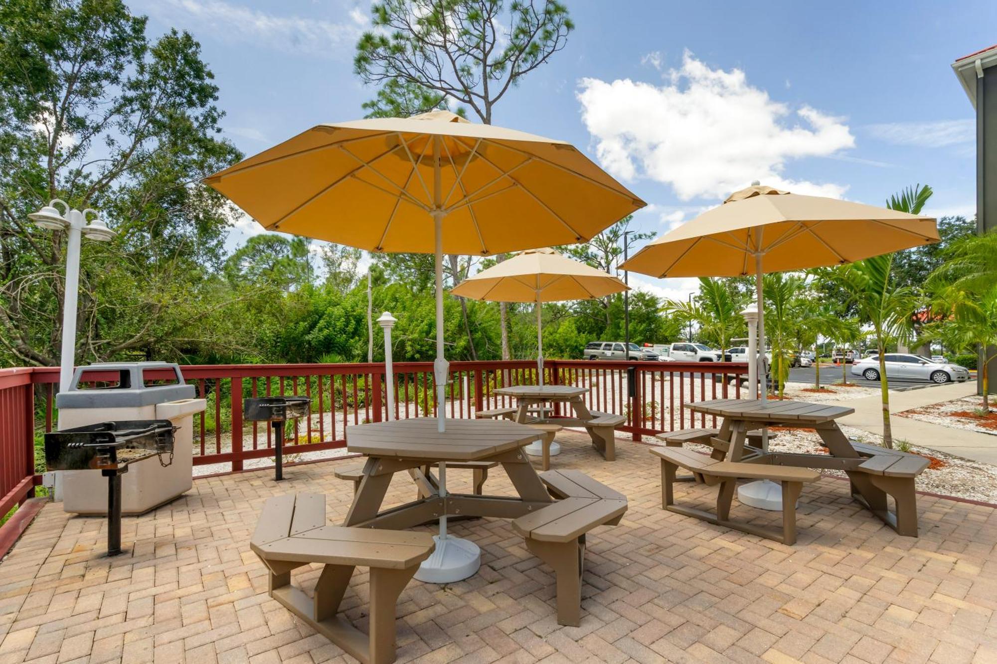 Comfort Inn & Suites Port Charlotte-Punta Gorda Εξωτερικό φωτογραφία