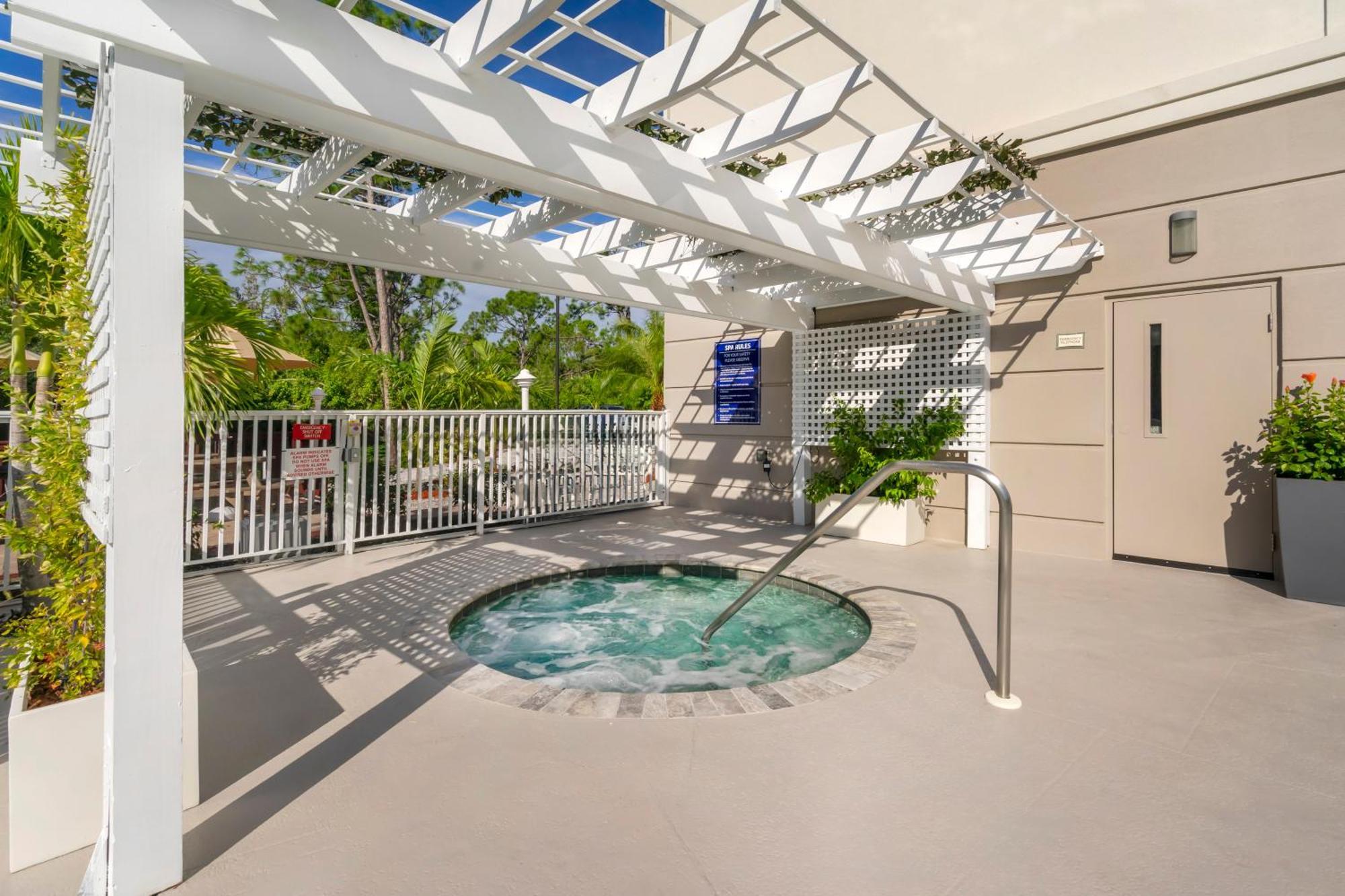 Comfort Inn & Suites Port Charlotte-Punta Gorda Εξωτερικό φωτογραφία